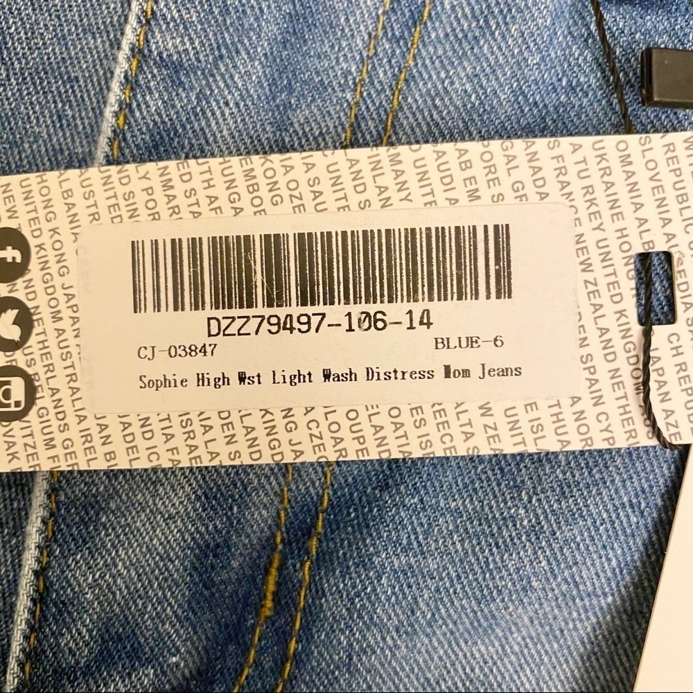 Boohoo NWT Sophie High Waist Distressed Jeans Women Light Wash Ripped Straight 2 - Picture 12 of 16